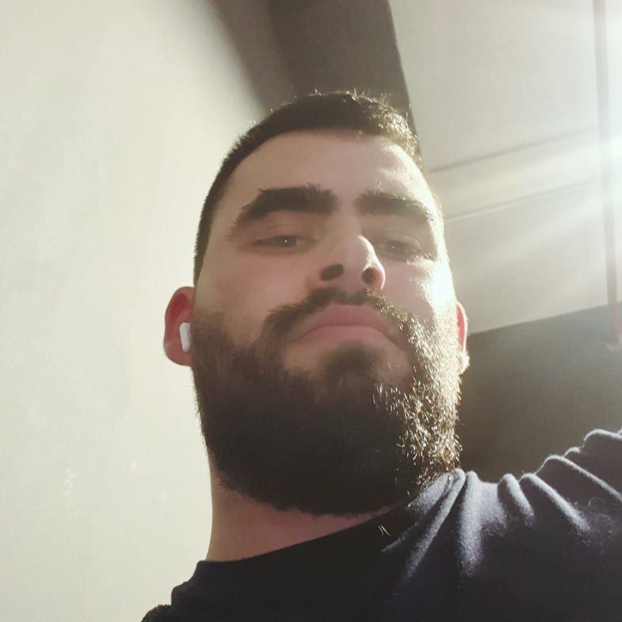 Profil von Benyamine